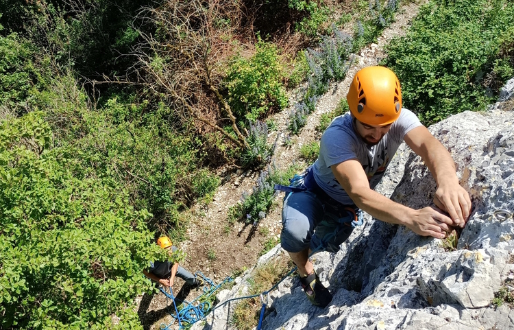 guides-bugey Escalade : gorges de l'Albarine Escalade en Falaise