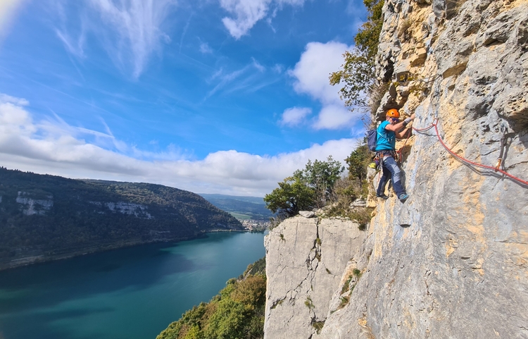 guides-bugey Grande Voie à Nantua Escalade en Falaise