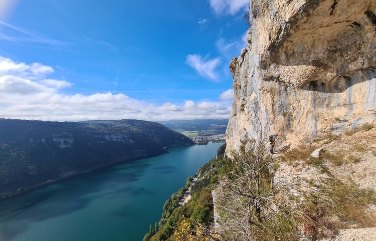 guides-bugey Grande Voie à Nantua Escalade en Falaise