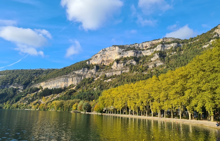 guides-bugey Grande Voie à Nantua Escalade en Falaise