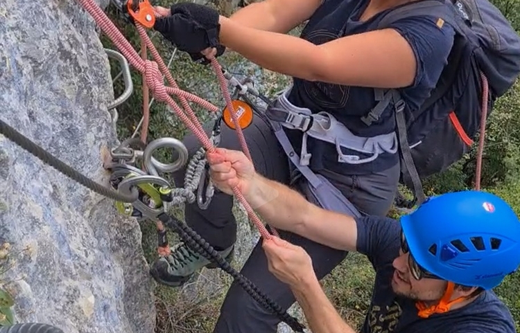 guides-bugey Stage Sécurité Via Ferrata Stages et Multi-activités